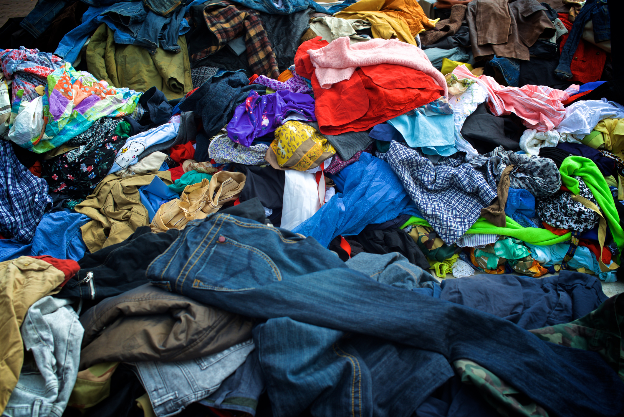 LOOM Carbon Teams with RTI International to Scale Recycling of Hard-to-Process Textile Waste